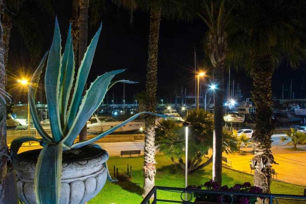 Villa Casa Delle Zammare Fronte Mare Centro Storico Riposto Exterior foto